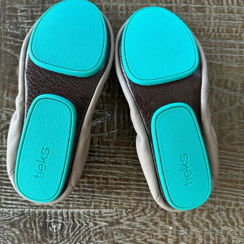 New Tieks Taupe Ballet Flats - Picture 3 of 5